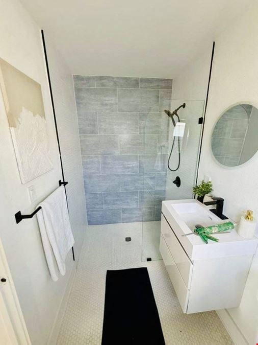 ST. PETE BEACH VILLAS FOR SALE! (7-UNIT APARTMENT COMPLEX) SELLER FINANCING AVAILABLE!
