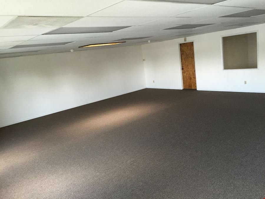 Retail/Office Storefront Building Off Mooney Blvd