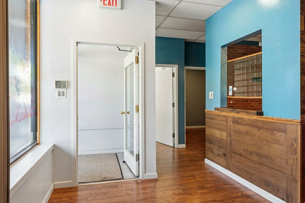 Retail Condo in Oakton For Sale