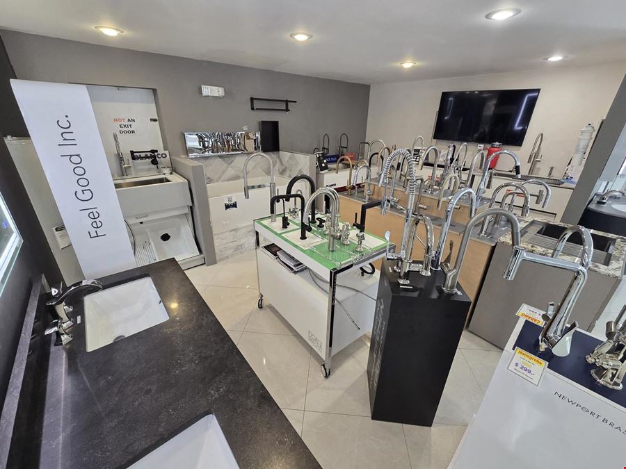 Freestanding Retail / Showroom Bldg