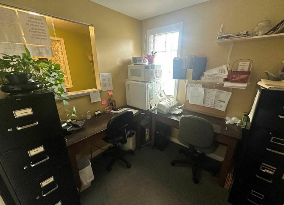 373 Davison Rd - 1550+/- SF RETAIL/OFFICE SPACE