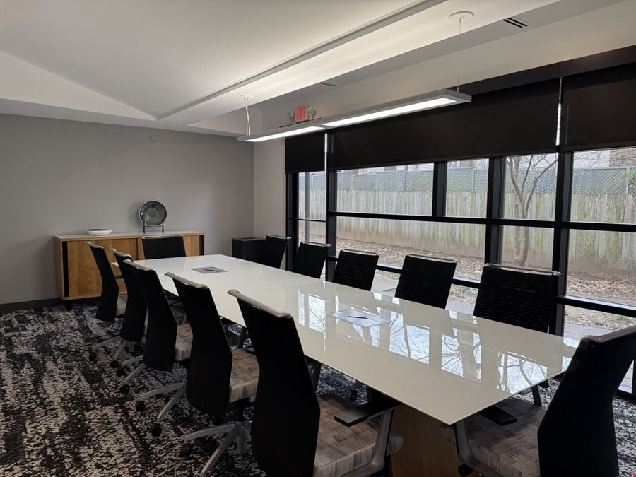 ±9,692 SF OF OFFICE SPACE FOR SALE OR LEASE IN SOUTHEAST SPRINGFIELD