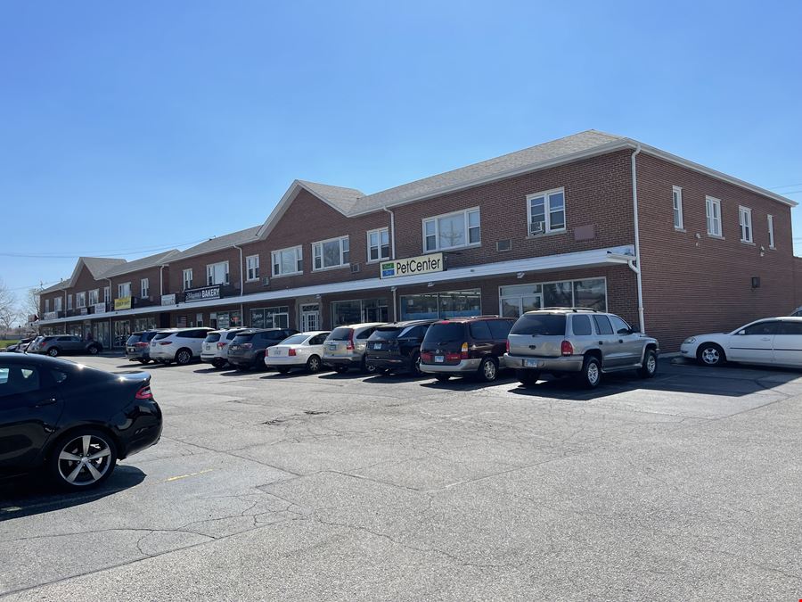 3,726 SF storefront on W Lawrence Ave, Norridge