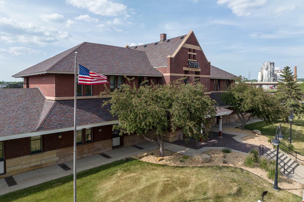 112 S Riverfront Dr