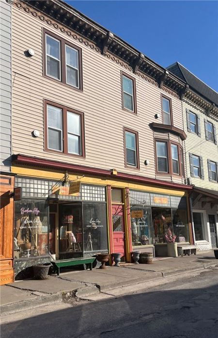 Preview of Retail space for Sale at 806 Main St
