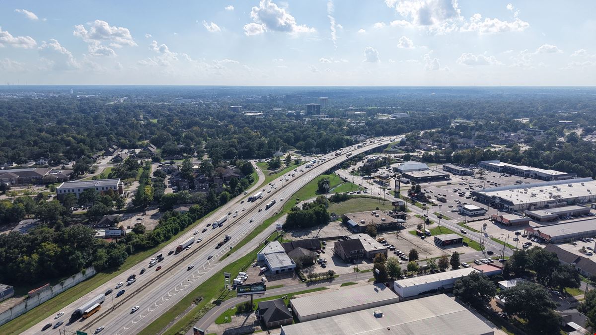 Retail/Office/Showroom with Prime I-12 Frontage & Easy Access For Lease