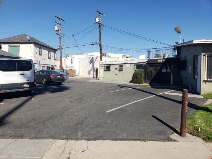 8473 S Van Ness Ave