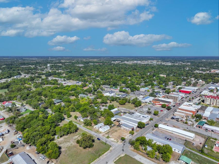 Land for Sale in Downtown Bonham