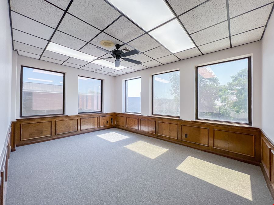 Professional Office Suites Near I-10 and N Causeway Blvd