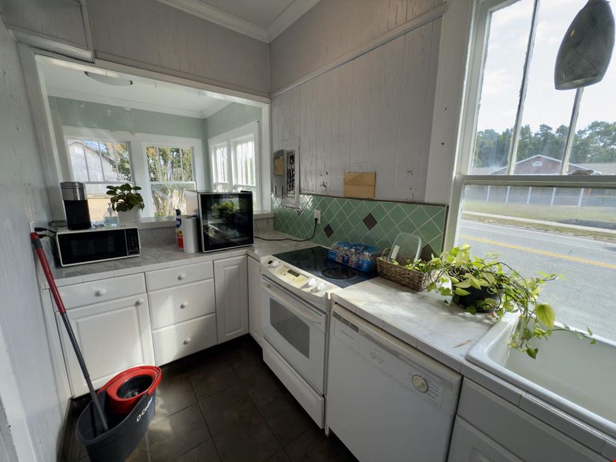 824 E La Rua Street, Pensacola, FL 32501