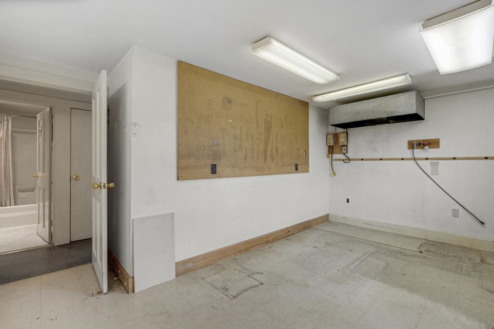 11 Mechanic St