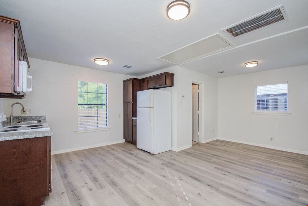 1051 W Little York Rd, Houston, TX 77091
