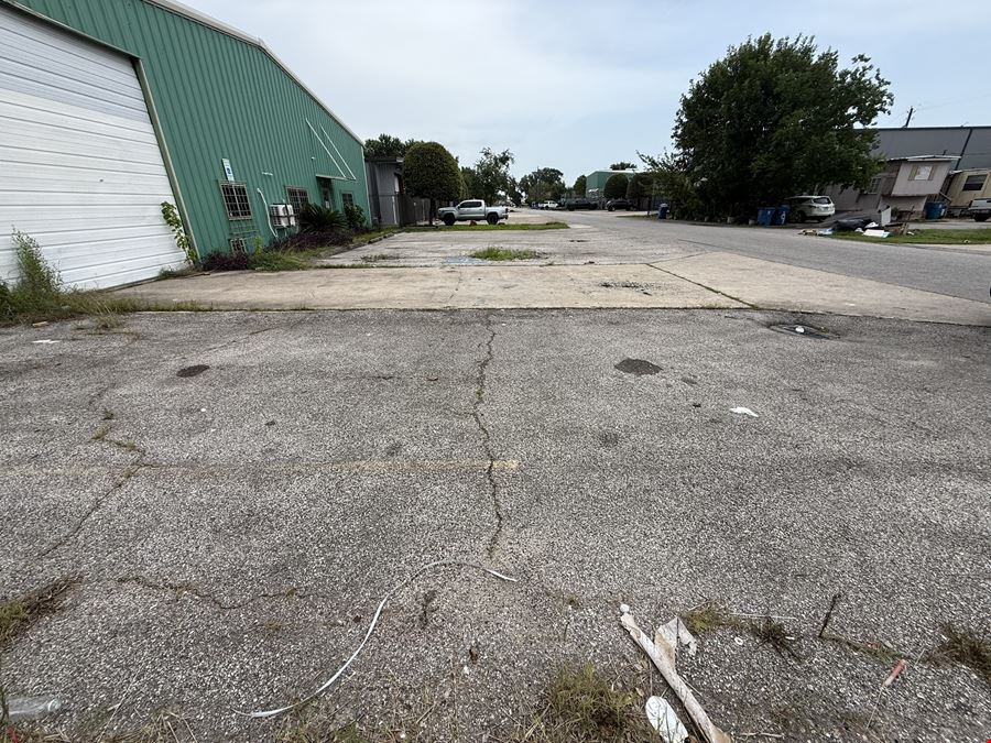 713 NEBRASKA STREET, SOUTH HOUSTON- 7,920 SF IND WAREHOUSE