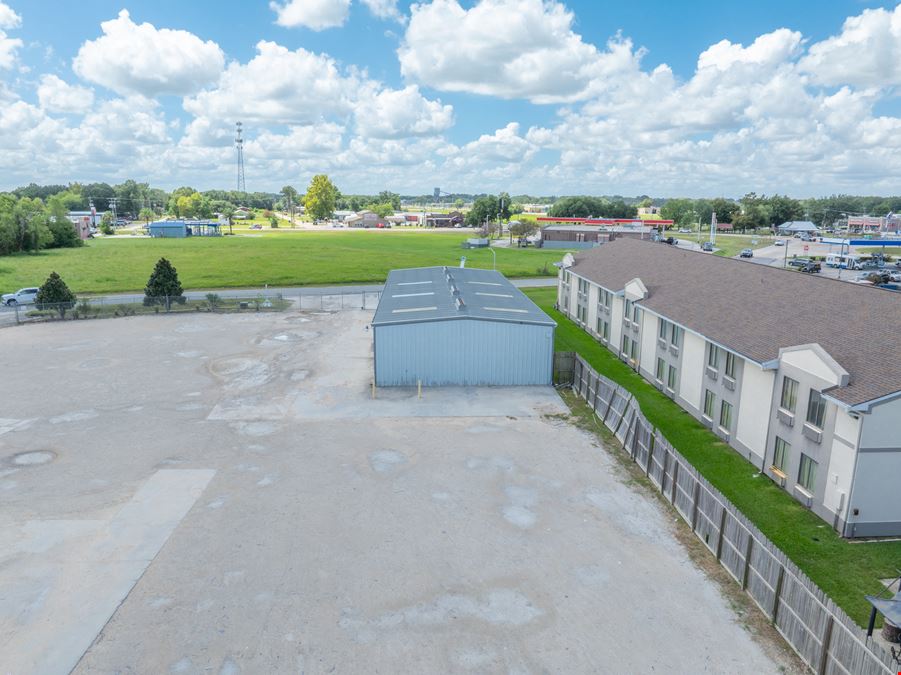 ±8,000 SF Industrial Facility on ±1.2 Acres