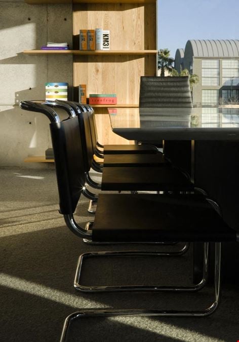 Union Workspace – Communal Desk Space
