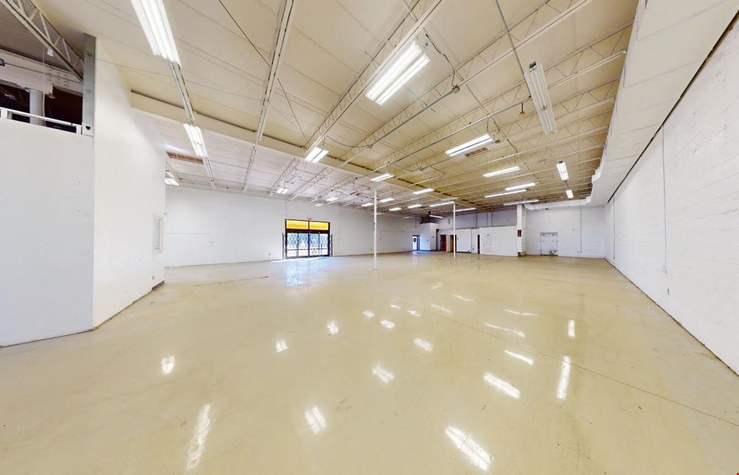 Flex Retail w 16' Ceiling | Large Warehouse | Interstate Access