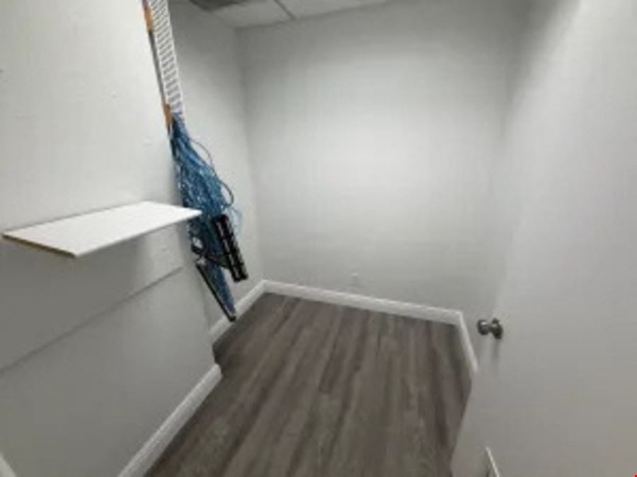 1743 SF Suite 203E PROFESSIONAL & MEDICAL OFFICE SPACE FOR LEASE