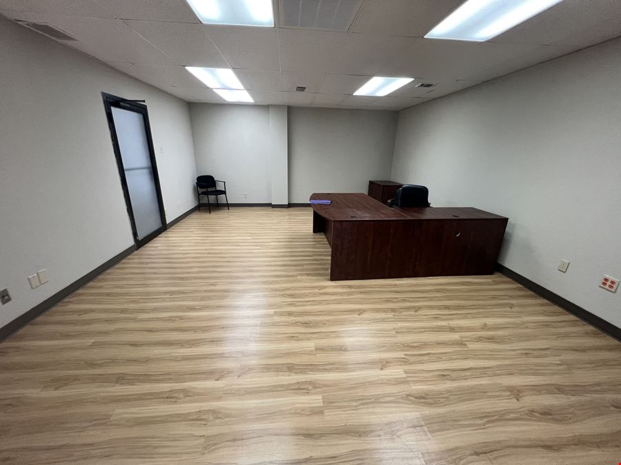 815 Trailwood Dr | Office