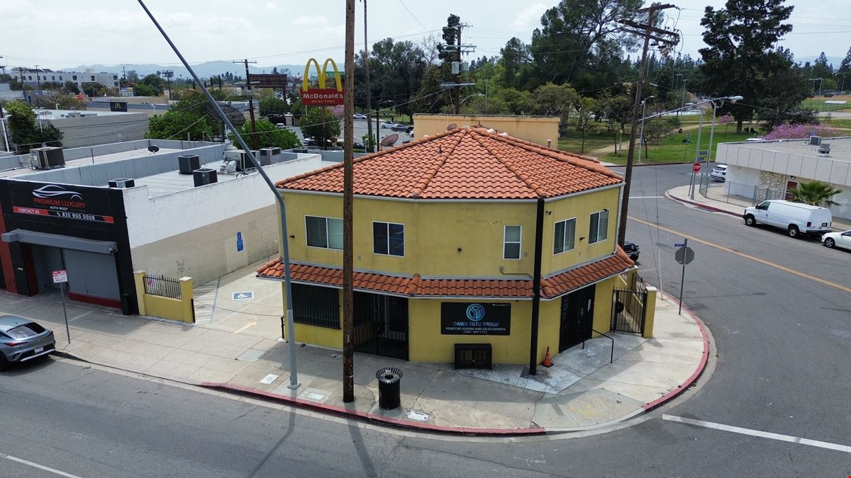 8233 San Fernando Road