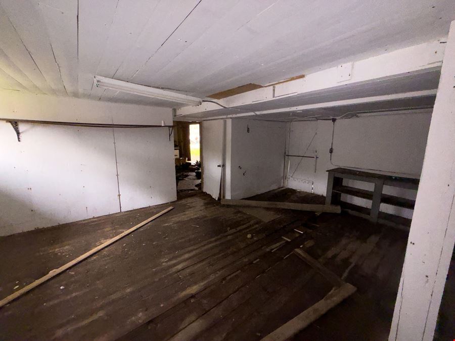 Waterfront Commercial Opportunity| 4,992 SF |