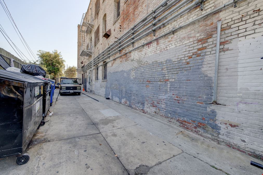 2709 Pico Blvd