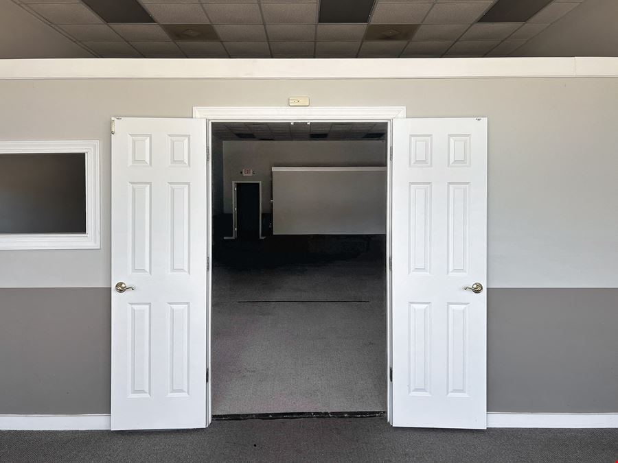 38 W Derenne Ave