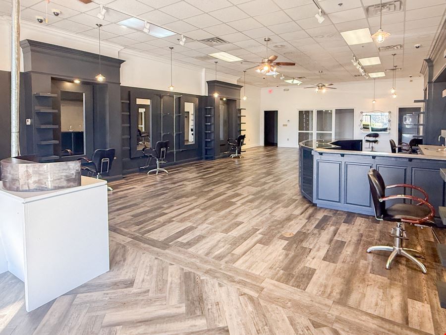 Carriage Crossing Shopping Center Suites for Lease off O’Neal