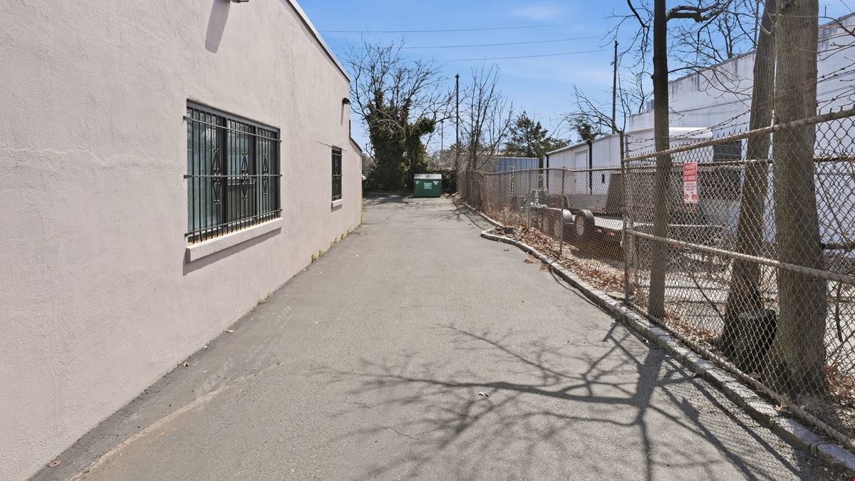 4,880 SF INDUSTRIAL WAREHOUSE