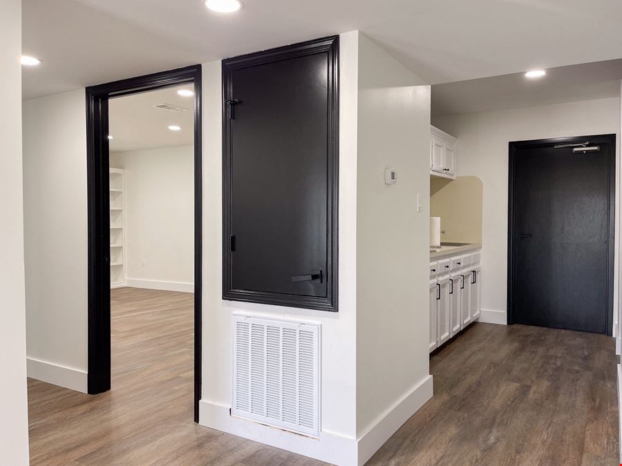 Renovated Office/Warehouse Suite Near Airline Hwy