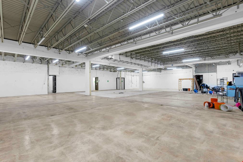 Freestanding Office & Retail Property | Bayamón Oeste Shopping Center - For Sale & Lease
