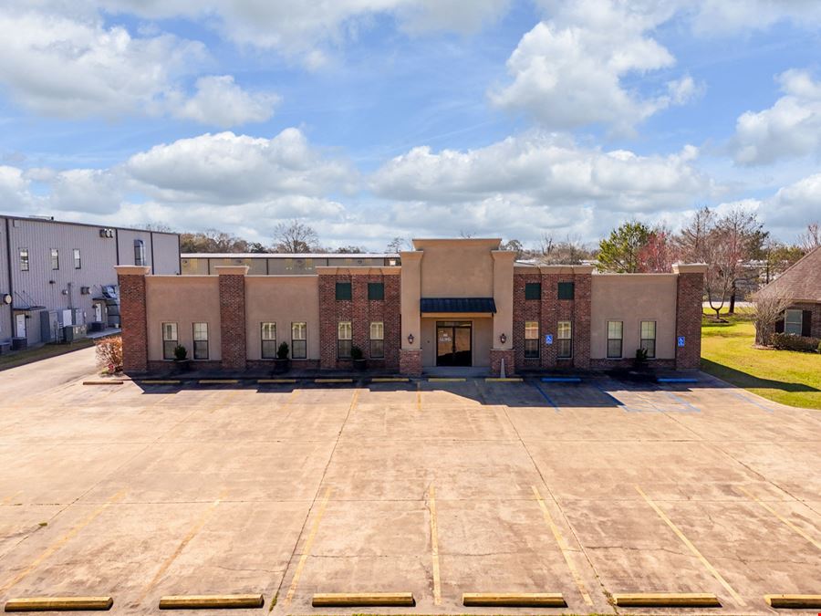 Updated Office with I-10 Frontage & Signage Potential