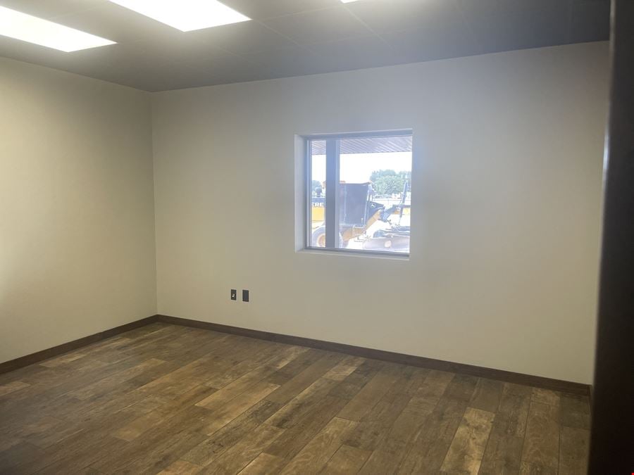 3,824 SF Office Space on TX-349