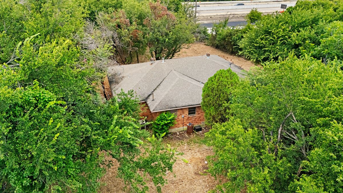 High-Traffic Mixed Use/Land Near I-35 – Owner Finance! Prime Development Opportunity!