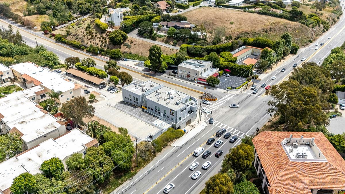 Retail / Office Space On The Malibu Coastline