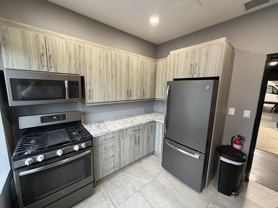 5135 Fairview Street, Burlington, ON L7L 4W8