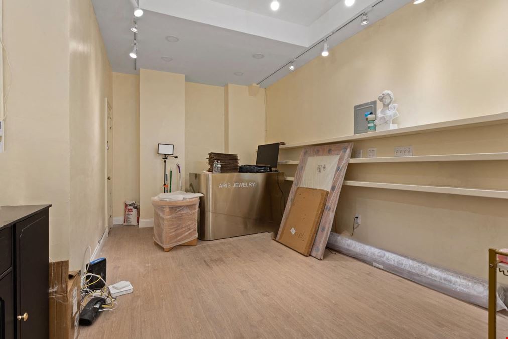 834 Lexington Ave