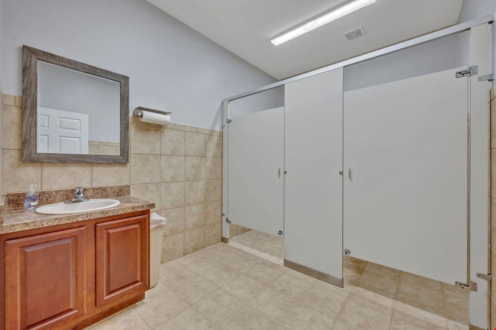 Gorgeous Oviedo Office For Sale