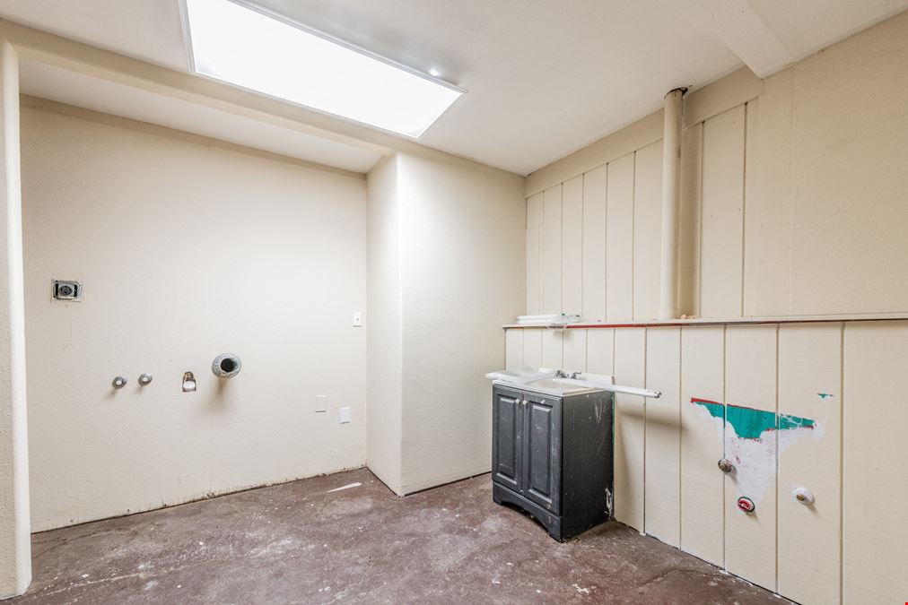 1006 West Ave #102 B