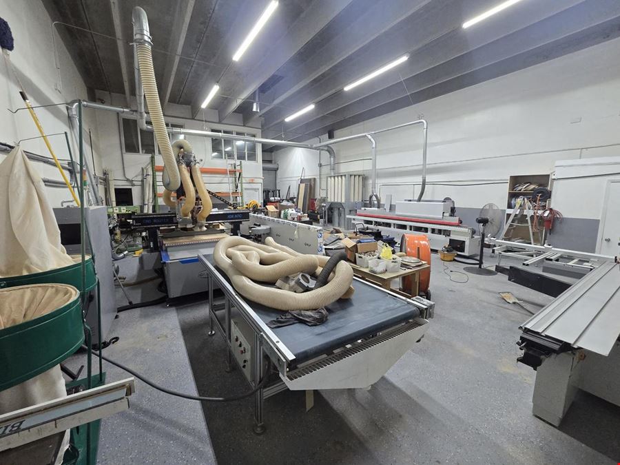 Office / Warehouse 2,628 SQFT