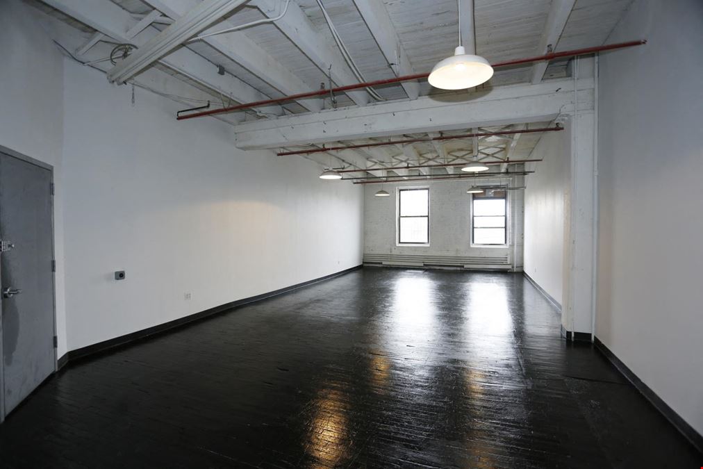 Urban Yard + Footbridge + Queensbridge Studios in Prime Location LIC, Queens
