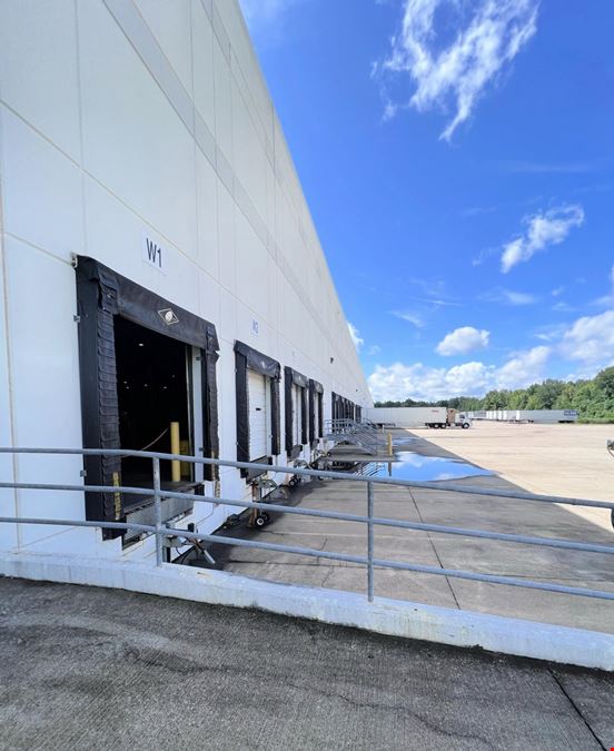 5001 Greenwood Rd. | Industrial- Distribution Center