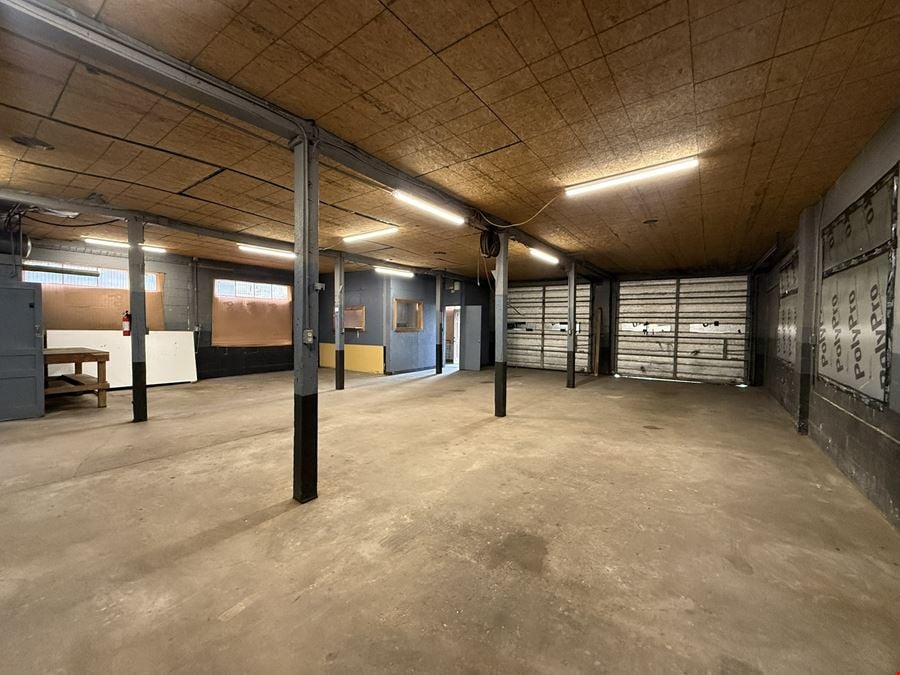 1,814 ± SF AUTO/RETAIL FOR SALE ON E. KEARNEY