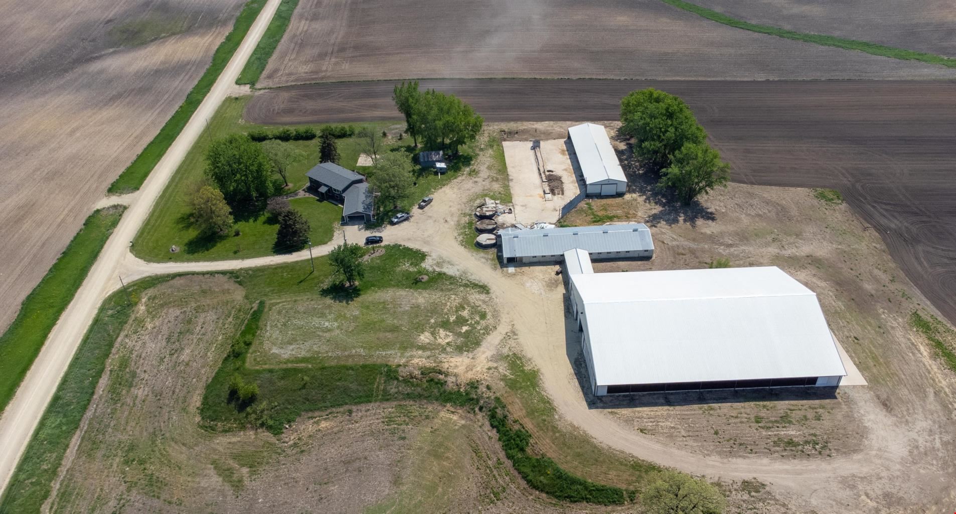 Large Industrial Warehouse with Flexible Layout & High-Capacity Doors