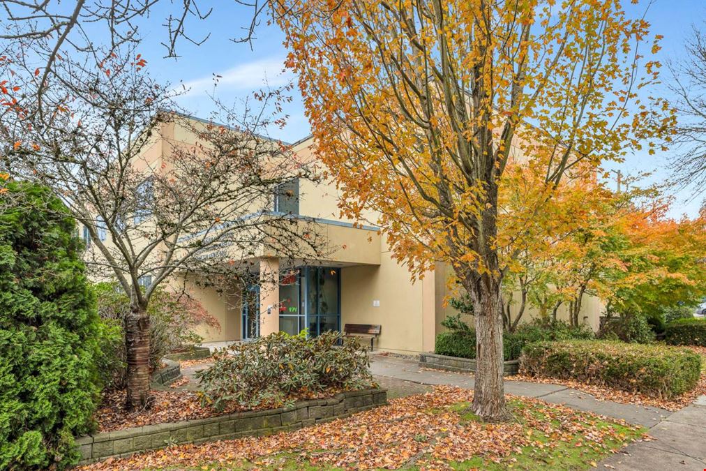 8899 Odlin Crescent