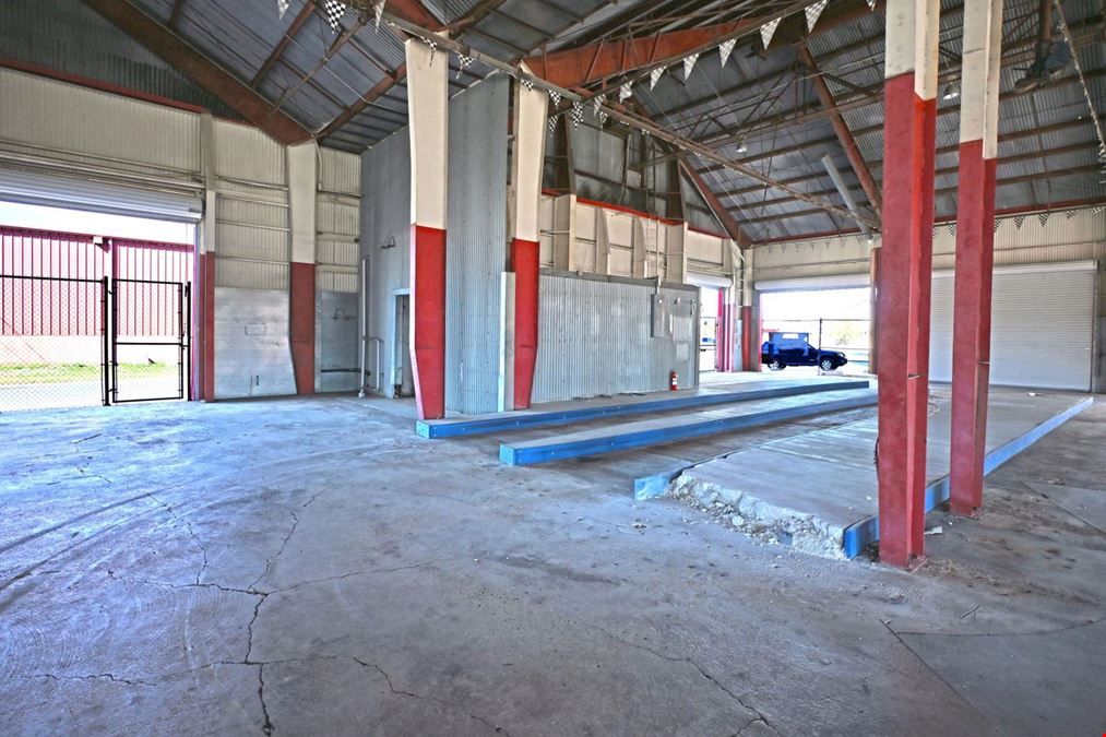 1127 Bowie St.