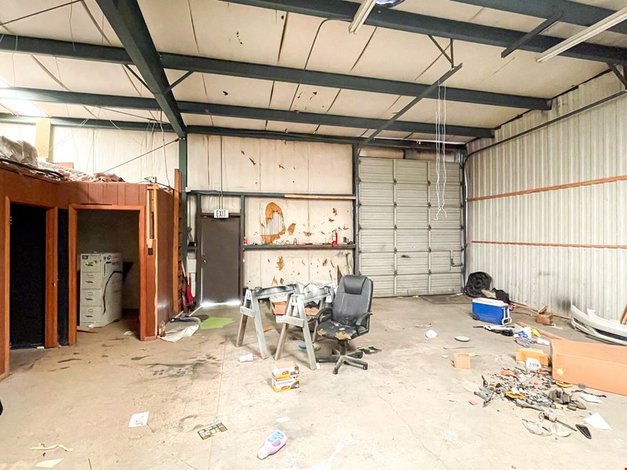 ±1,500 SF Office / Warehouse Suite Off Staring Lane