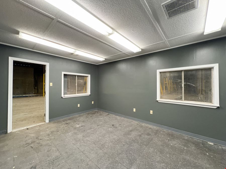 Renovated Warehouse with Yard Near Peters Rd