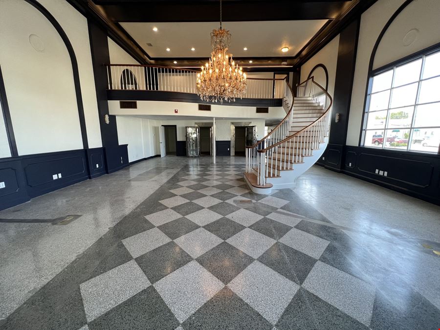 Restaurant/Retail/Office in the Historic District