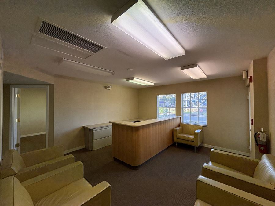 AWESOME SHORT TERM OFFICE SPACE IN DOWNTOWN SARASOTA!!