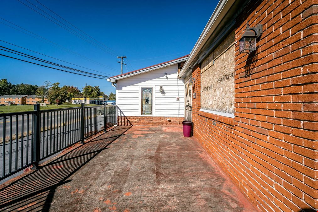 WELL-LOCATED COMMERCIAL PROPERTY IN WAYNESBORO